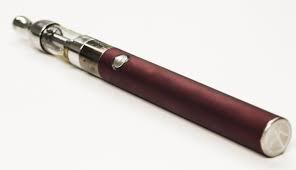 What is the difference between disposable electronic cigarette and standard cigarettes?